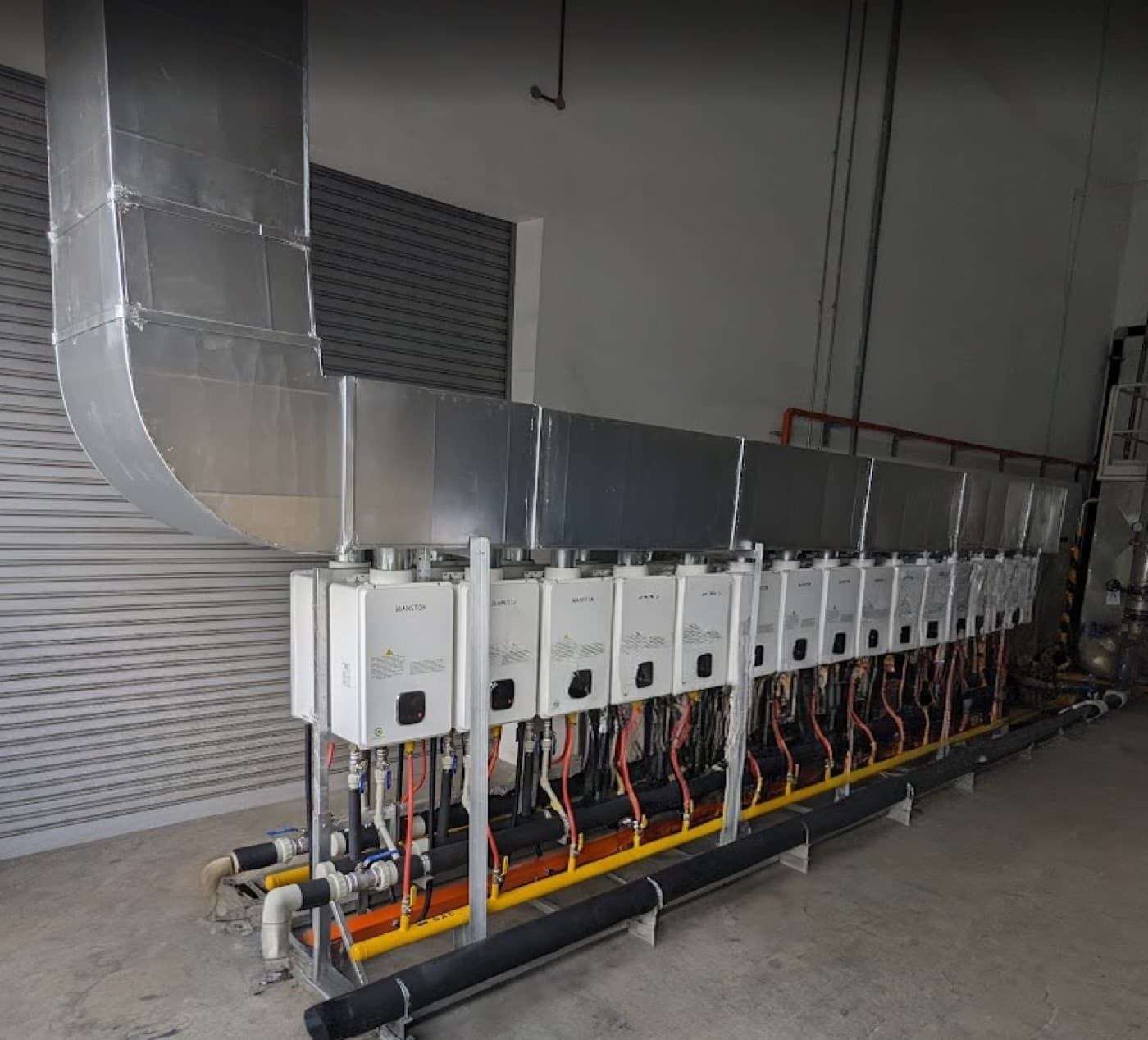 High-capacity gas water-heater bank