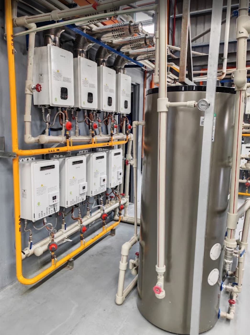 High-capacity bank with Hydro Tank